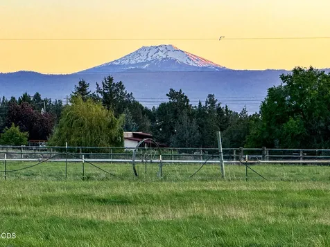 6801 SW Mcvey Avenue Redmond OR 97756