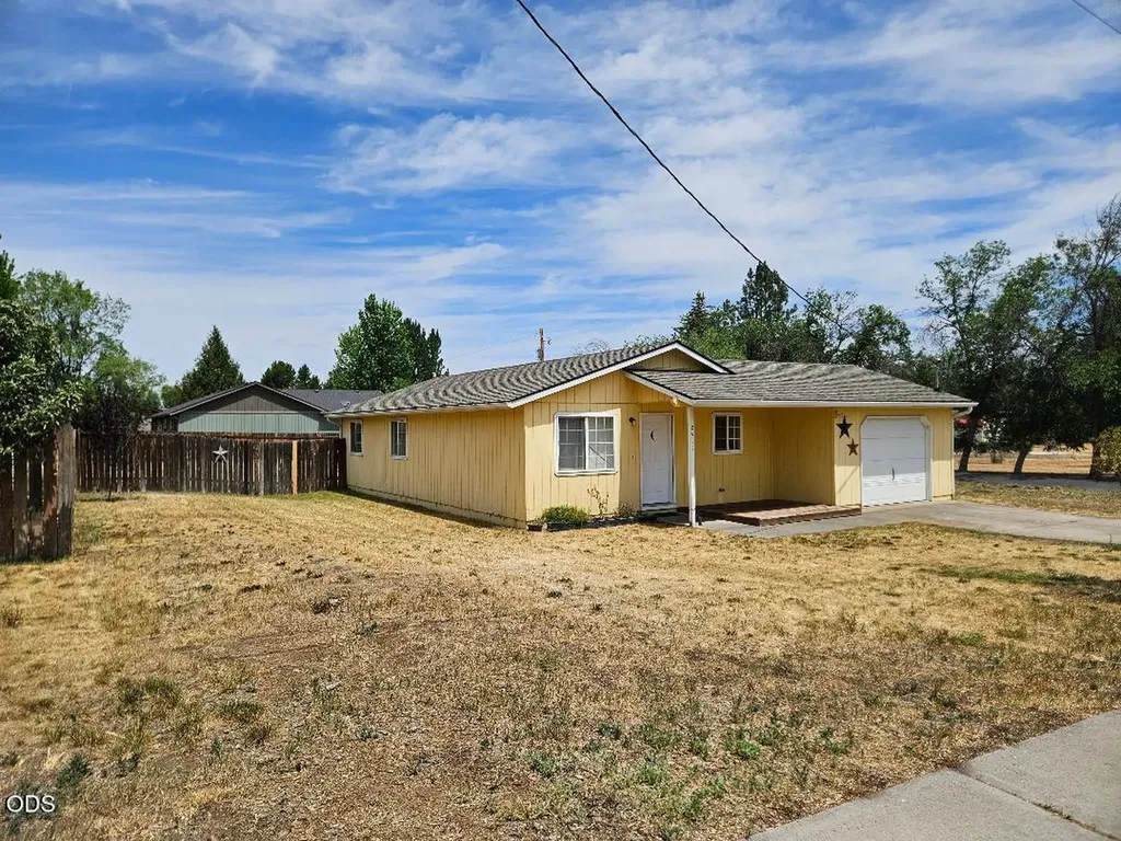 2411 SW Umatilla Avenue Redmond OR 97756