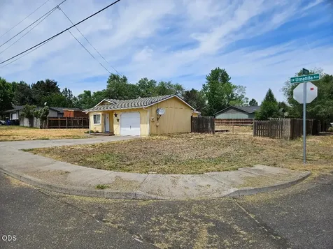 2411 SW Umatilla Avenue Redmond OR 97756