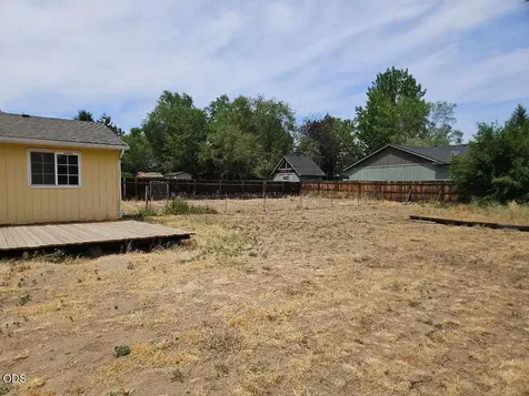 2411 SW Umatilla Avenue Redmond OR 97756