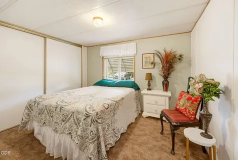 4624 S Pacific Phoenix OR 97535