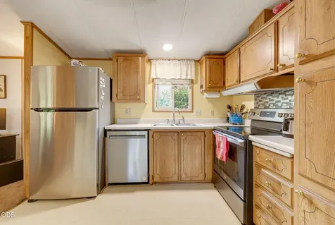 4624 S Pacific Phoenix OR 97535
