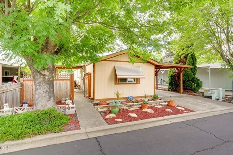 4624 S Pacific Phoenix OR 97535