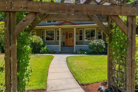106 Green Valley Road Oakland OR 97462