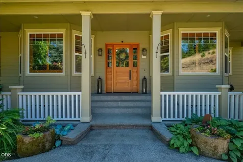 106 Green Valley Road Oakland OR 97462