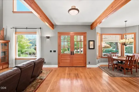 106 Green Valley Road Oakland OR 97462