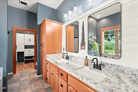 106 Green Valley Road Oakland OR 97462