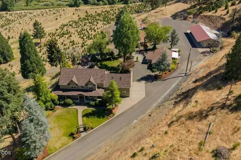 106 Green Valley Road Oakland OR 97462