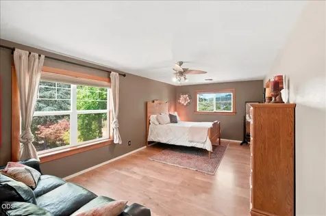 106 Green Valley Road Oakland OR 97462