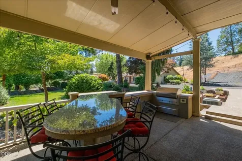 106 Green Valley Road Oakland OR 97462