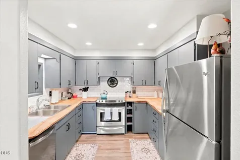 106 Green Valley Road Oakland OR 97462