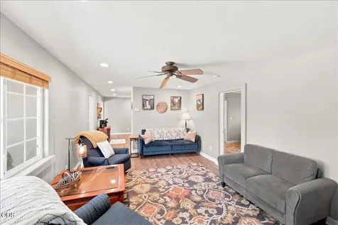 106 Green Valley Road Oakland OR 97462