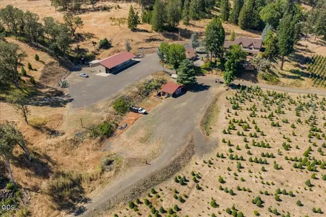 106 Green Valley Road Oakland OR 97462