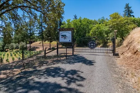 106 Green Valley Road Oakland OR 97462