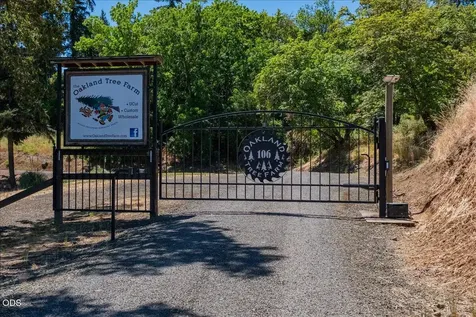 106 Green Valley Road Oakland OR 97462