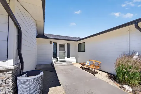 4627 SW Yew Avenue Redmond OR 97756