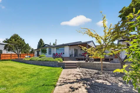 4627 SW Yew Avenue Redmond OR 97756