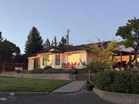 4627 SW Yew Avenue Redmond OR 97756