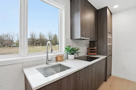 210 SW Log Court Bend OR 97702