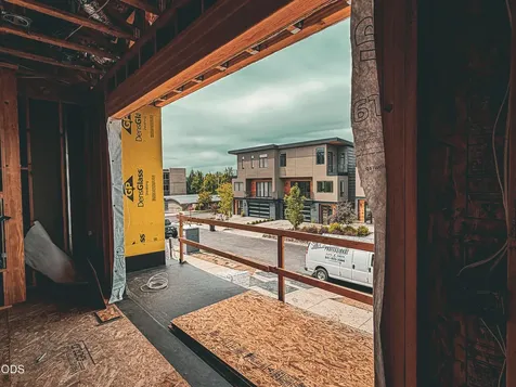 210 SW Log Court Bend OR 97702