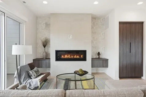 210 SW Log Court Bend OR 97702