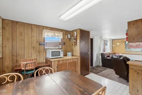 13005 SW Airstrip Lane Culver OR 97734