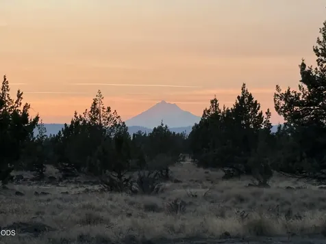 13005 SW Airstrip Lane Culver OR 97734