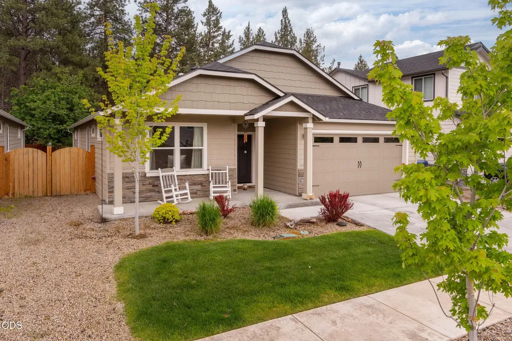 20417 SE Senden Lane Bend OR 97702