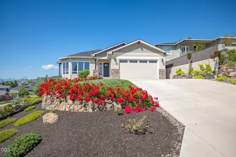 547 W La Strada Circle Medford OR 97504