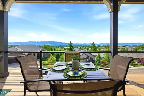 547 W La Strada Circle Medford OR 97504