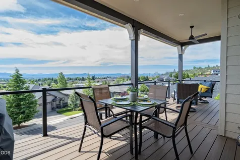 547 W La Strada Circle Medford OR 97504