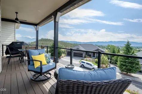 547 W La Strada Circle Medford OR 97504