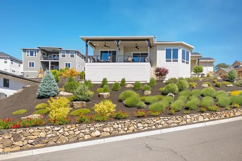 547 W La Strada Circle Medford OR 97504