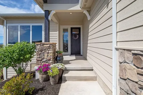 547 W La Strada Circle Medford OR 97504