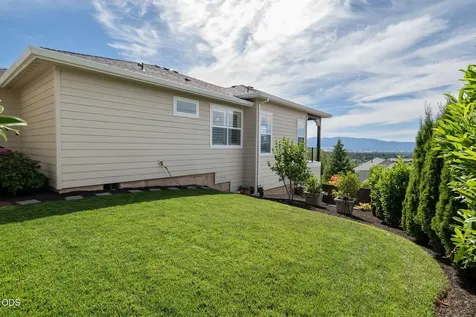 547 W La Strada Circle Medford OR 97504