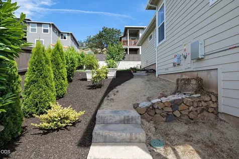 547 W La Strada Circle Medford OR 97504