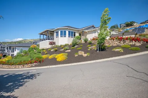 547 W La Strada Circle Medford OR 97504
