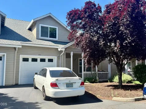 1910 Pebble Way Medford OR 97504