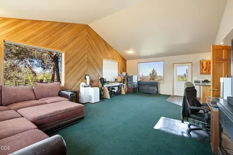 6900 NE 1st Street Redmond OR 97756