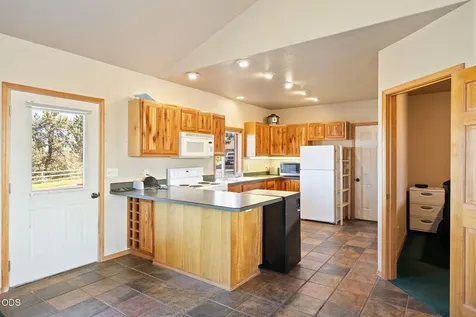 6900 NE 1st Street Redmond OR 97756