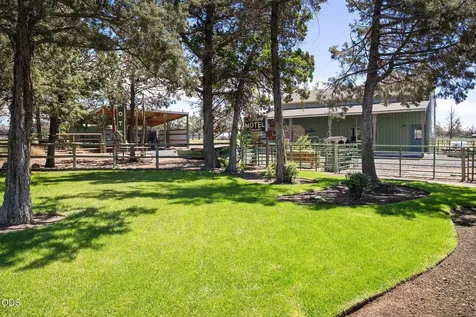 6900 NE 1st Street Redmond OR 97756