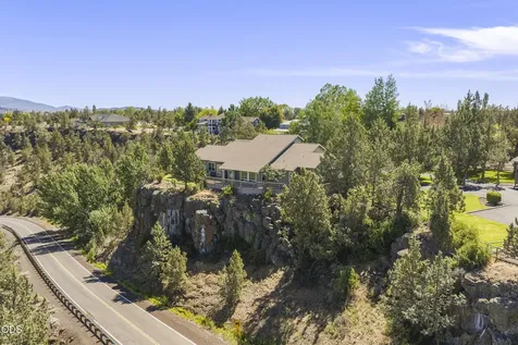 6900 NE 1st Street Redmond OR 97756