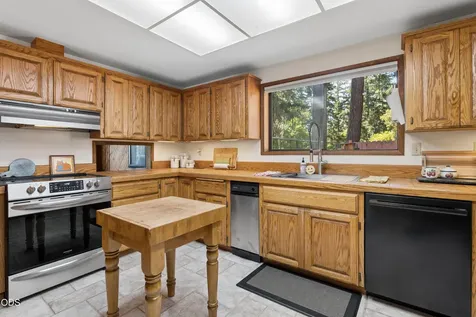 1853 Ridge Water Drive Sutherlin OR 97479