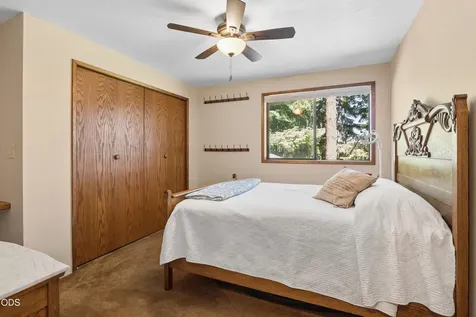1853 Ridge Water Drive Sutherlin OR 97479