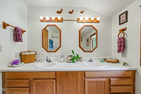 15336 Oregon 62 Eagle Point OR 97524