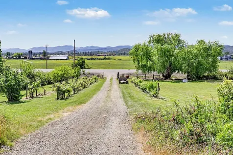 15336 Oregon 62 Eagle Point OR 97524