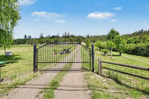 15336 Oregon 62 Eagle Point OR 97524
