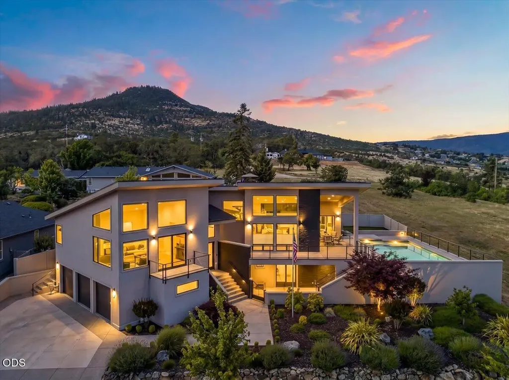 1812 Plateau Drive Medford OR 97504