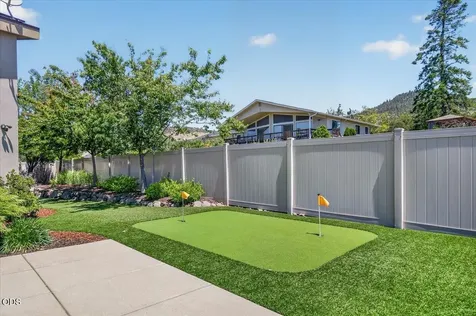 1812 Plateau Drive Medford OR 97504