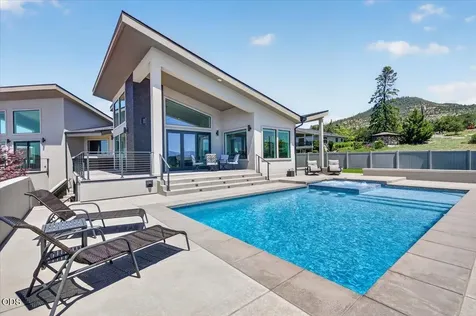 1812 Plateau Drive Medford OR 97504
